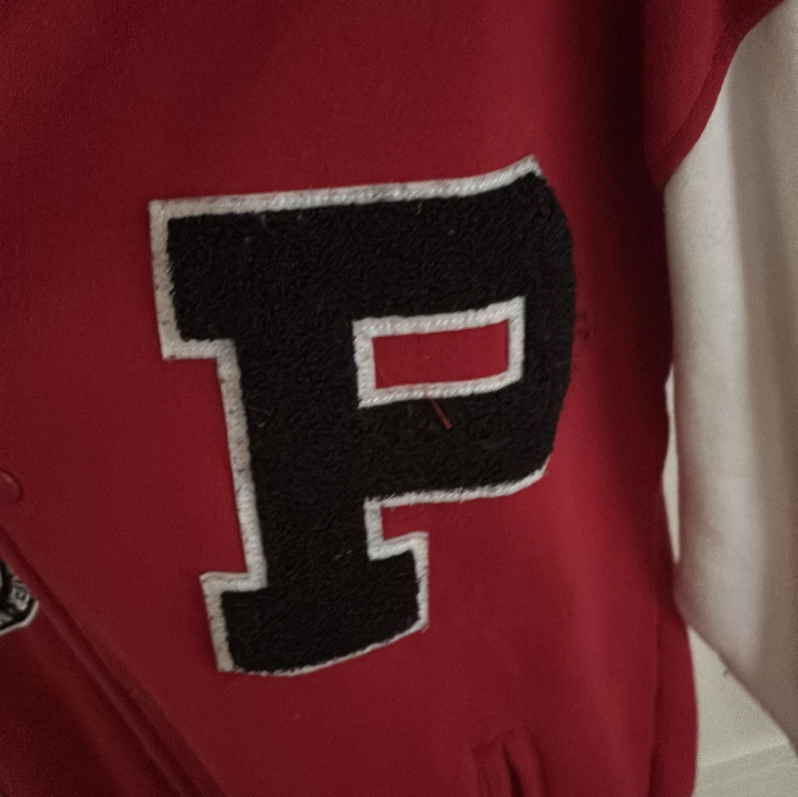 Röd och vit bomberjacka från FSBN - 4