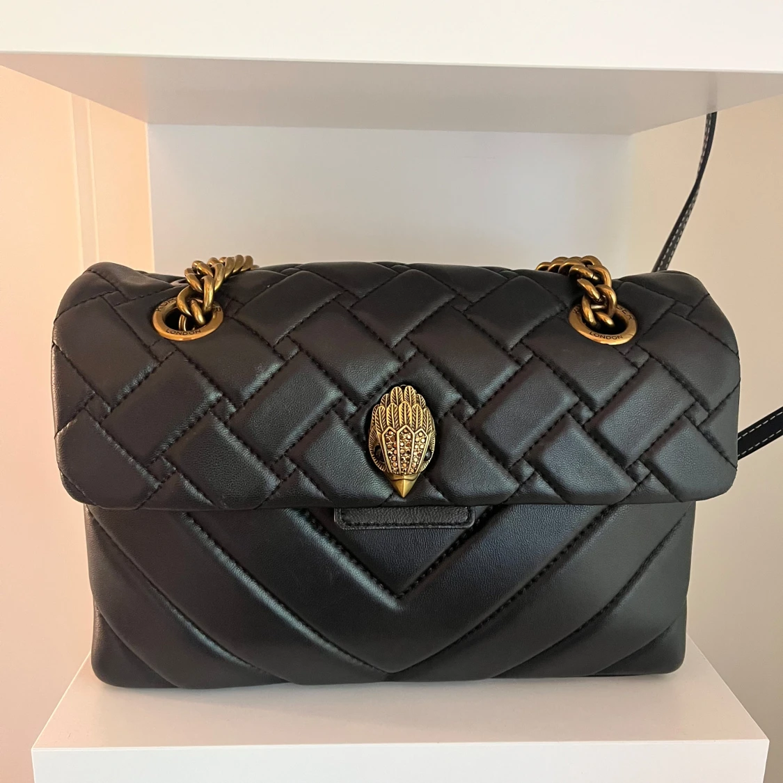 Svart quiltad axelväska från Kurt Geiger