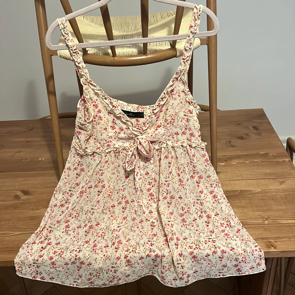 Blommig linnetopp från Jeane Blush