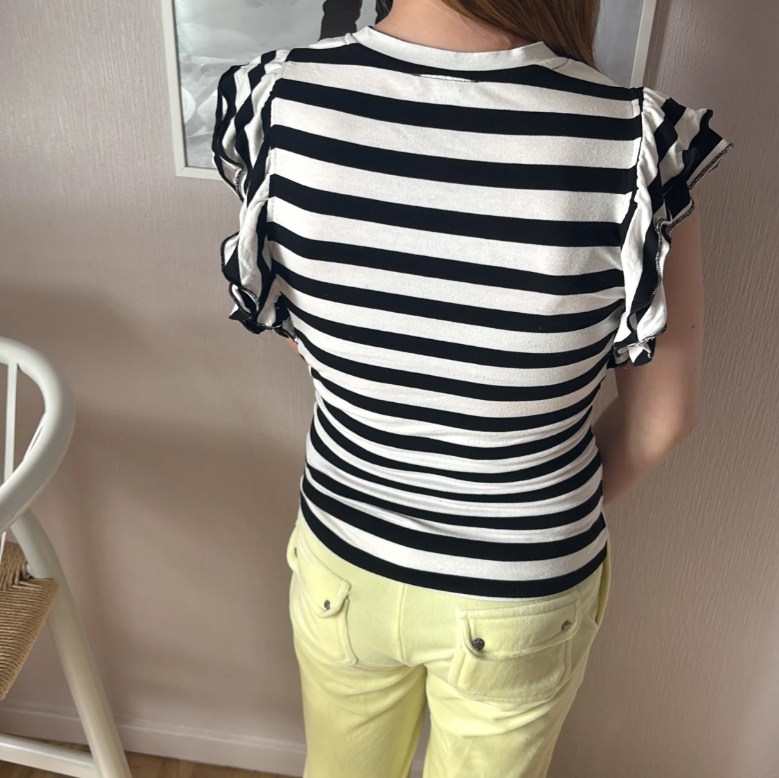 Randig topp med volangärmar - 1