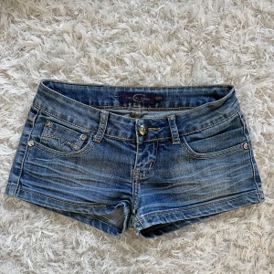 Shorts - Midjemått: 35cm rakt över 💕