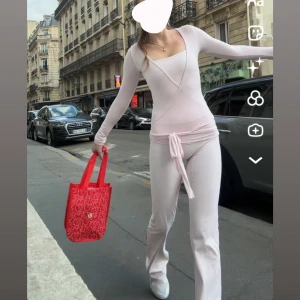 Exercere set - Säljer byxorna ock linnet. storlek xs och byxorna i längd tall💖nypris 1730 (990+740) 🥰