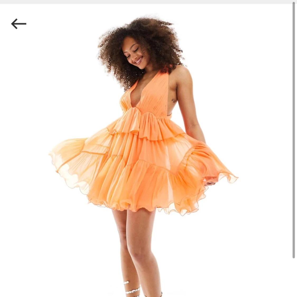 Korallfärgad volangklänning  - 90