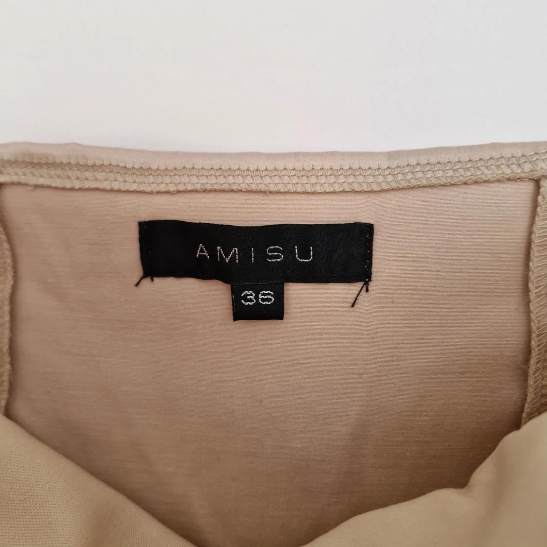 Champagnefärgad volangklänning Amisu - 2