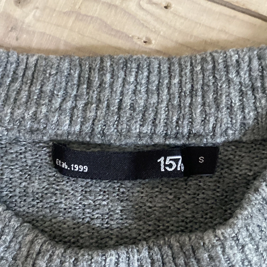 Grå stickad tröja från 157, storlek S - 2