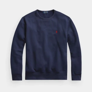 Polo Ralph Lauren Tröja - Säljer min mörkblå Ralph Lauren tröja i bra skick. Storlek: 18/20 XL men passar S/M. Ny pris ligger runt 1500, mitt pris: 300