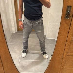 Replay jeans  - Ett par snygga jeans från Replay i storlek W31 L30 i modellen Ronas 