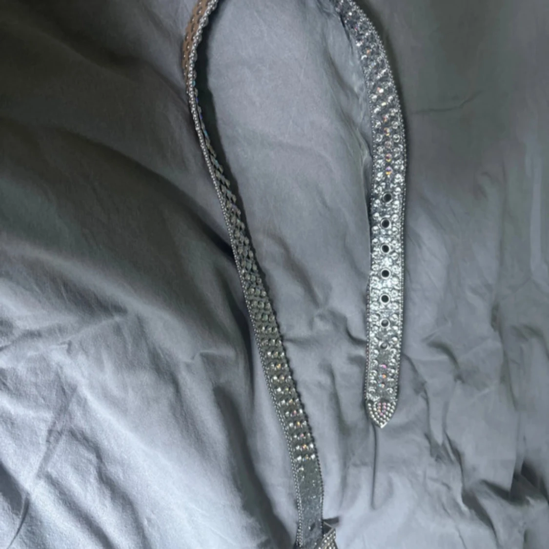 Glittrigt silverbälte med strass - 1