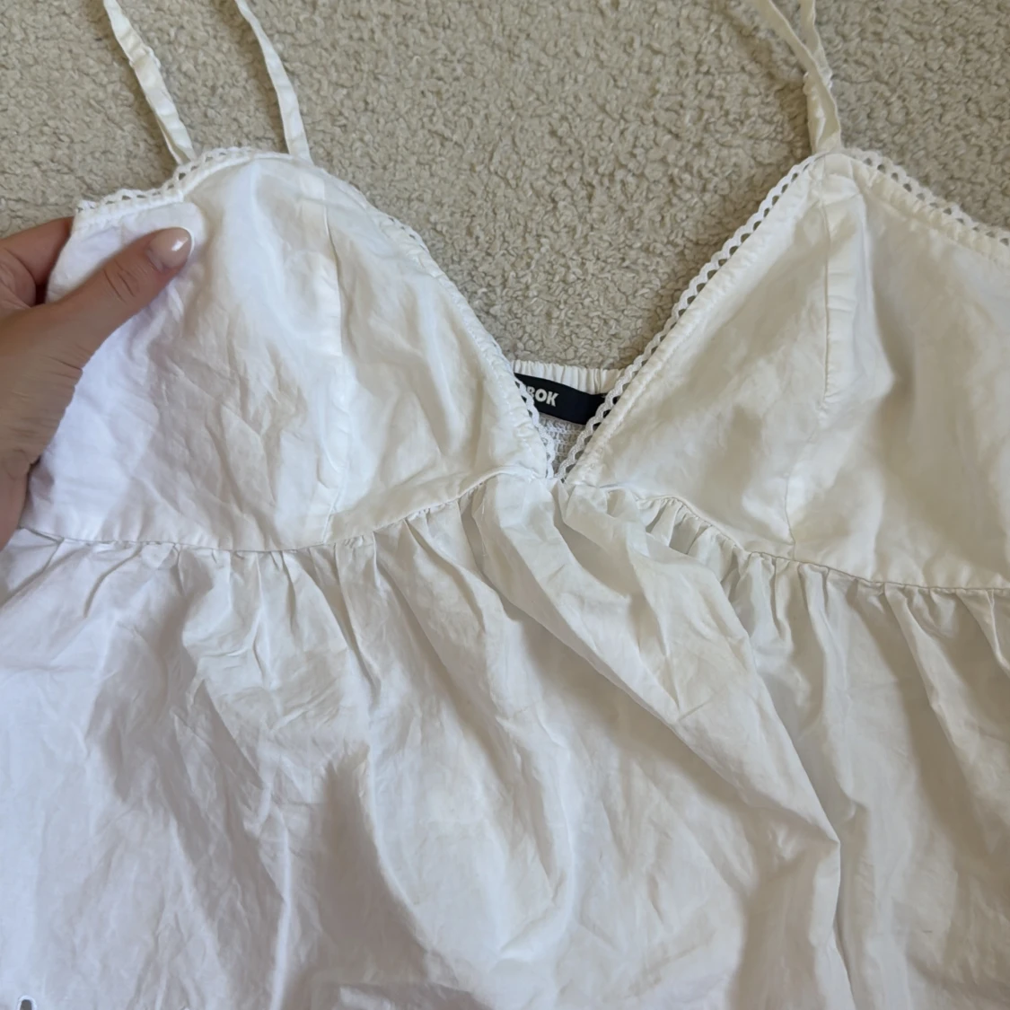 Vit broderad linnetopp från Bik Bok - 1