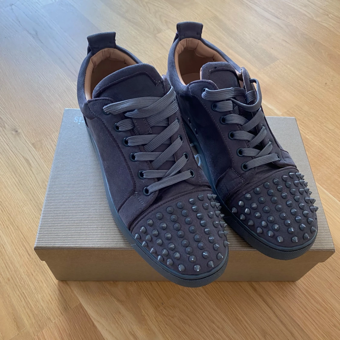 Mörkgrå Christian Louboutin sneakers - 1