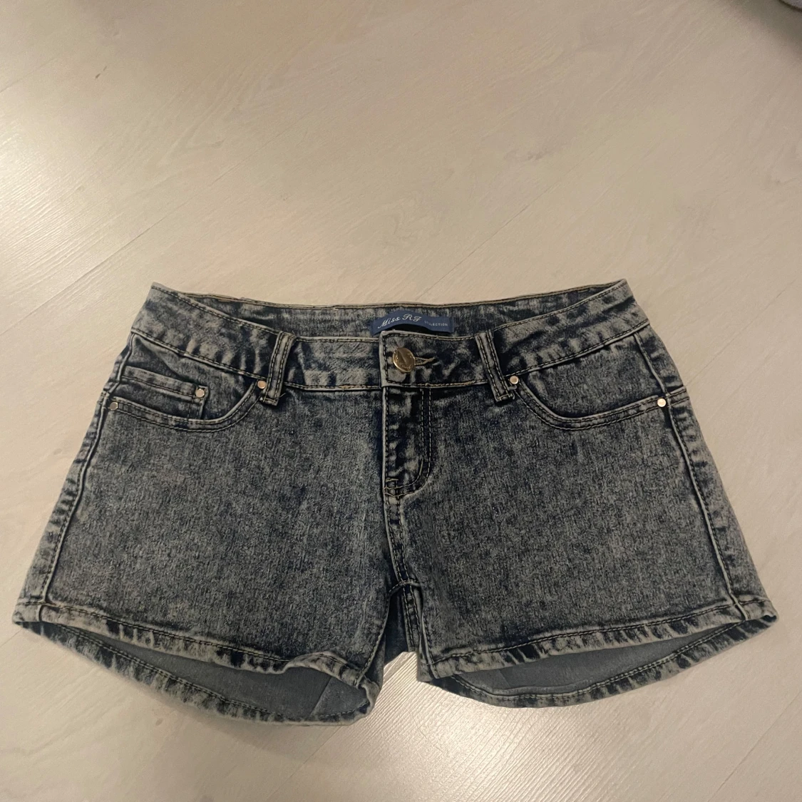 Miss RF grå jeansshorts