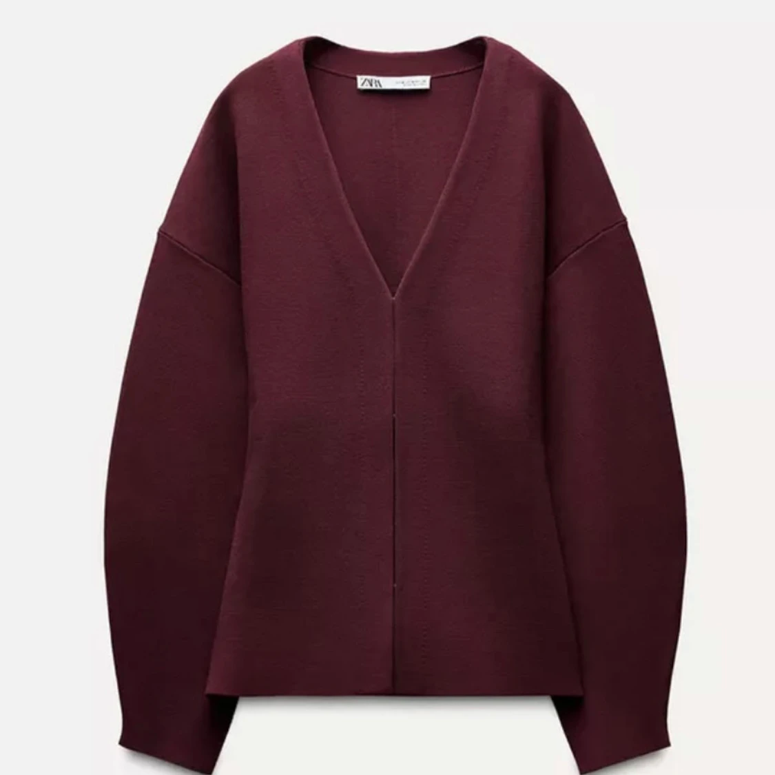 Vinröd figursydd tröja