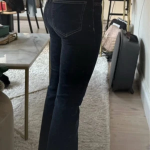 Bootcut jeans från Zara, mörkblå - Endast använda fåtal gånger, inga defekter 💕
