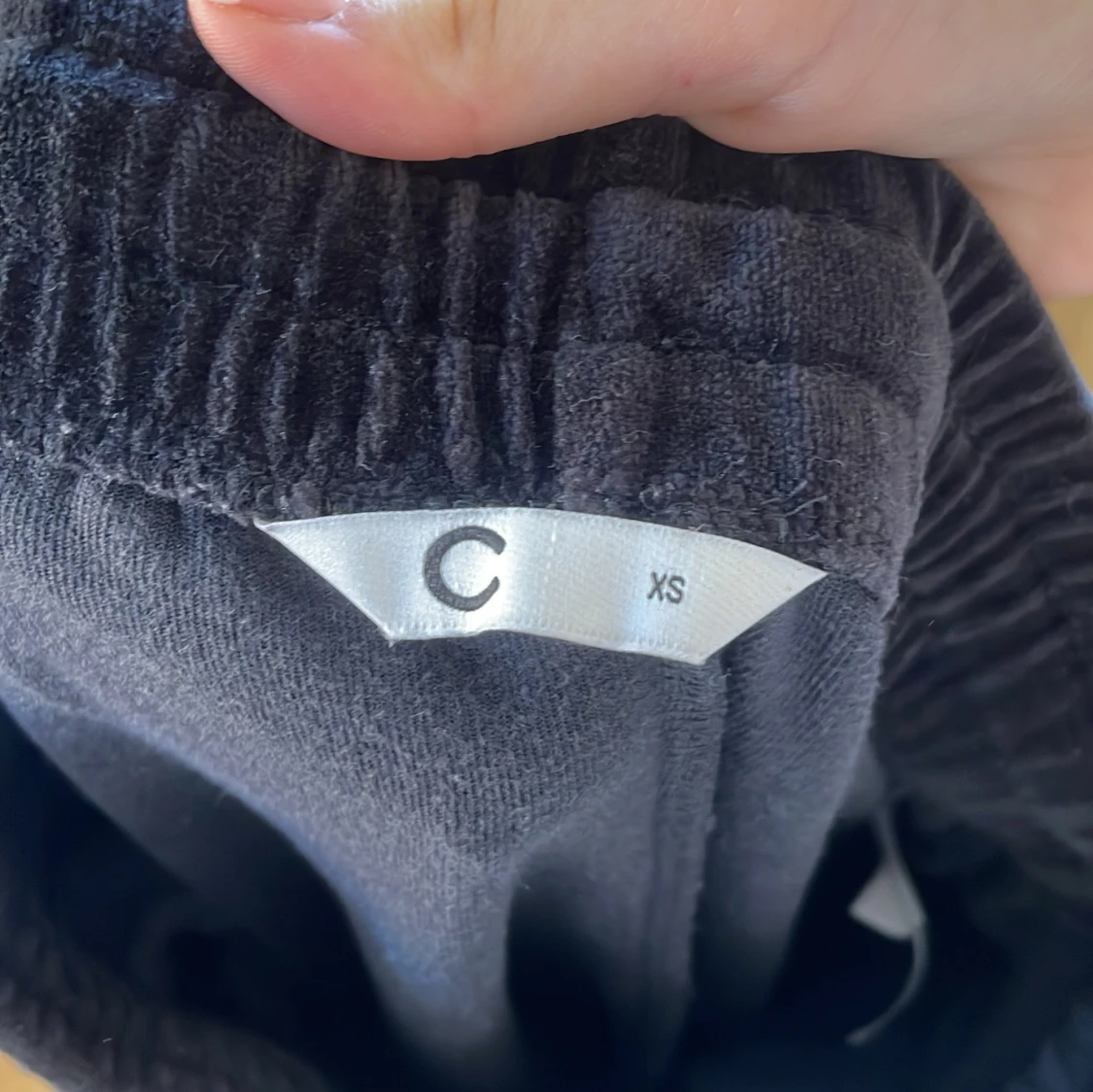 Svarta velourbyxor från C XS - 2