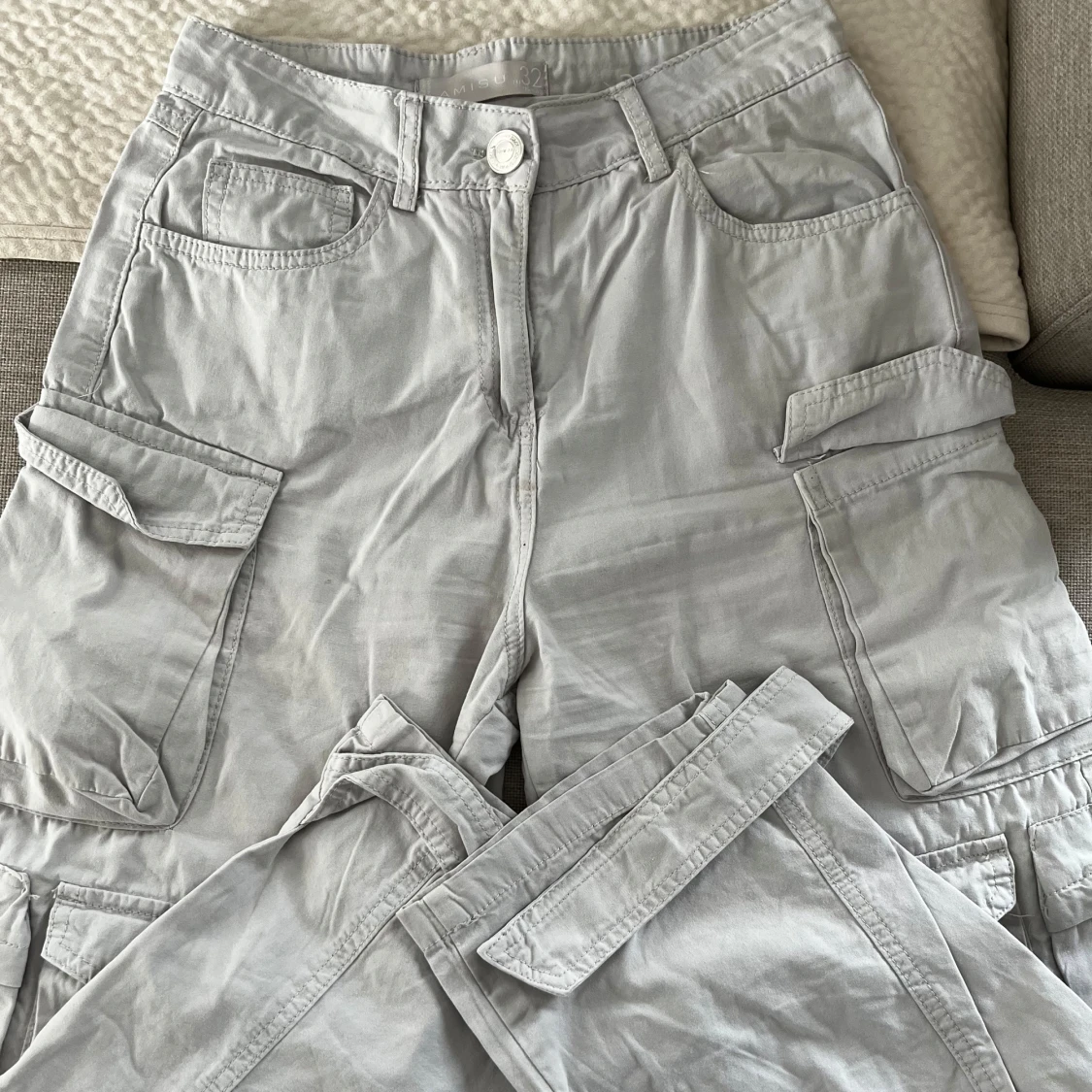 Ljusgrå cargopants från Amisu - 1