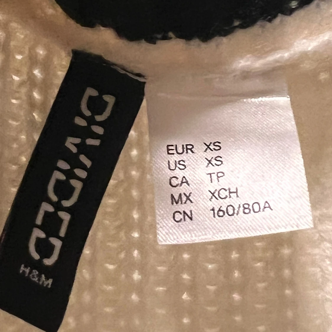 Beige stickad v-ringad tröja H&M XS - 1