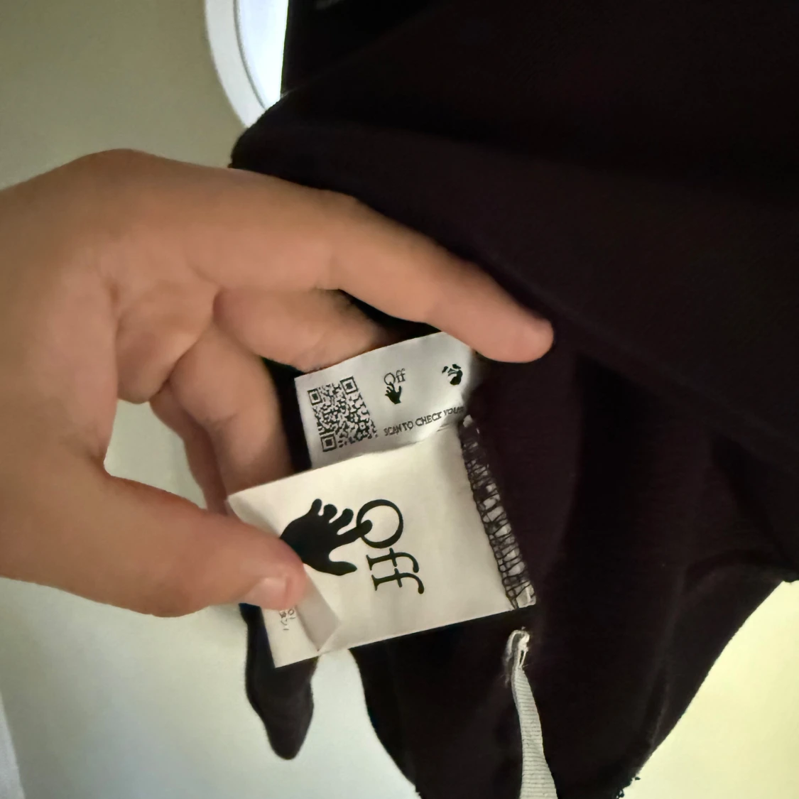 Svart Off-White hoodie med konstmotiv - 2