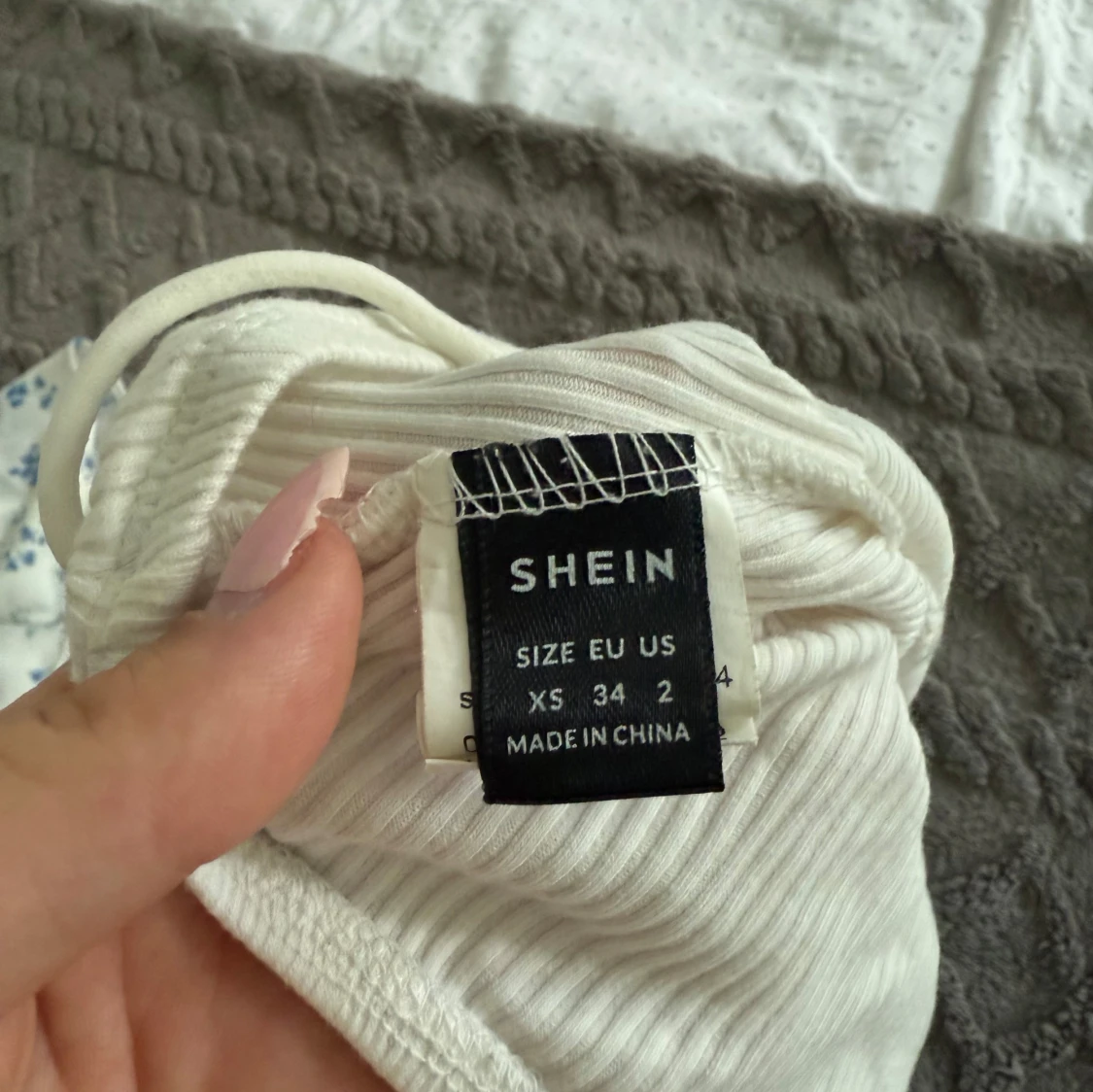 Vit ribbad linnetopp från SHEIN - 1