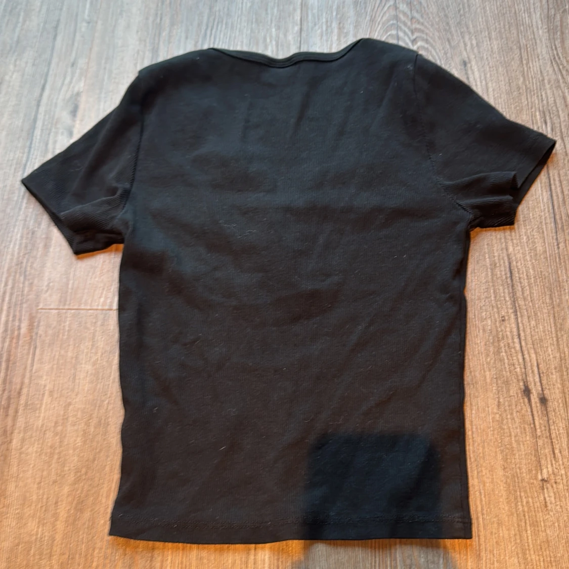 Svart ribbad topp från Gina Tricot - 2