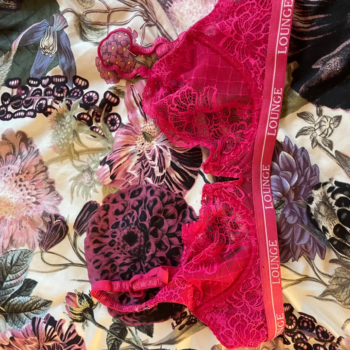 Rosa spetsbh från Lounge