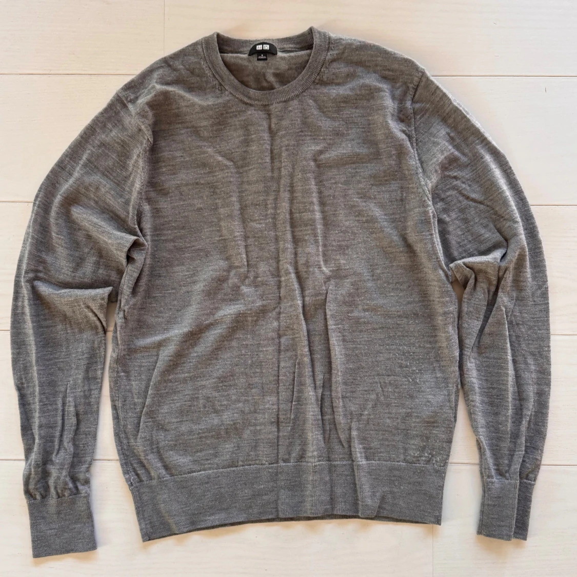 Grå merinoulltröja från Uniqlo