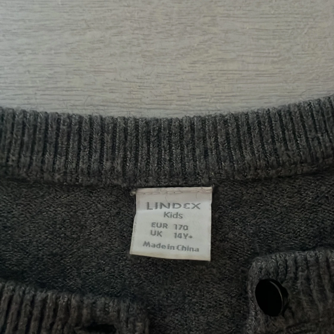 Mörkgrå kofta från Lindex - 2