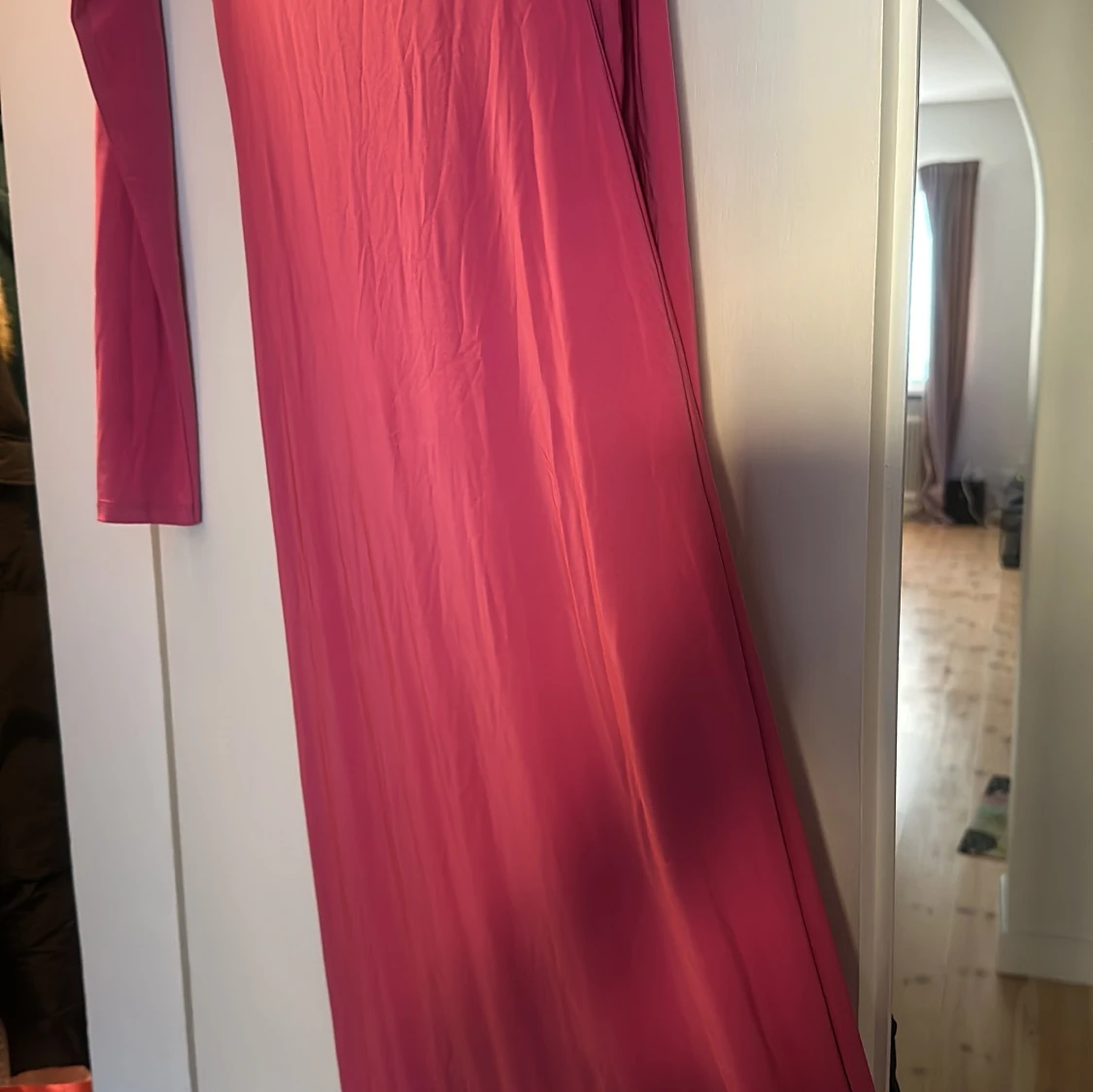 Rosa långklänning från Boohoo - 4