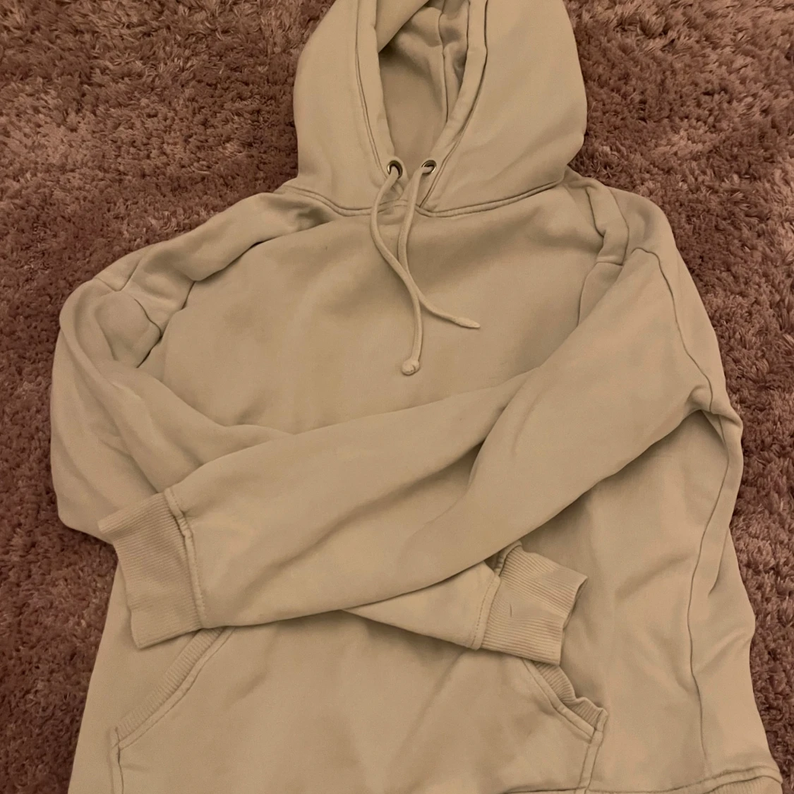 vit hoodie från Bikbok med huva