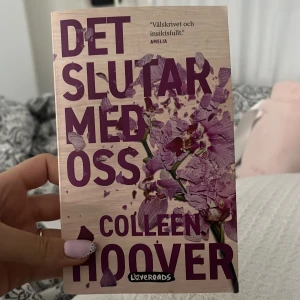 Det slutar med oss - En gripande och insiktsfull roman om kärlek, svåra val och att följa sina drömmar. Perfekt för dig som gillar starka känslor, relationer och att läsa om att våga stå upp för sig själv. Rekommenderas av unga läsare och bästsäljande författare.