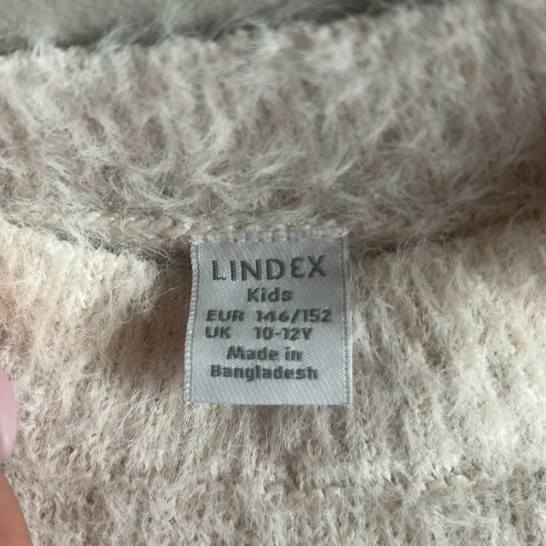 Ljus fluffig stickad tröja från Lindex - 2