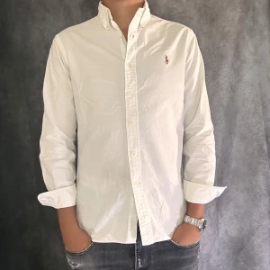 Ralph Lauren skjorta - Mycket fint skick | Size M  | fraktar spårbart inom 24 timmar |  för att köpa klicka ” köp nu” | vid frågor skriv ett meddelande |