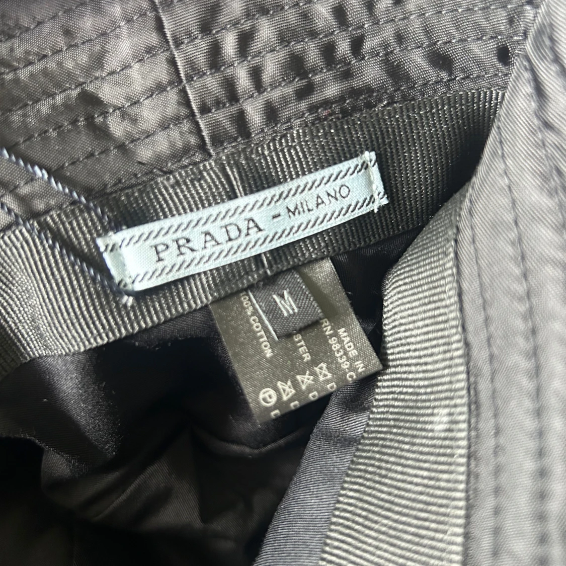 Svart bucket hat från Prada - 1