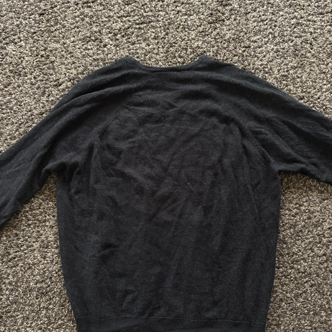 Svart v-ringad merinotröja Glenbrae - 1