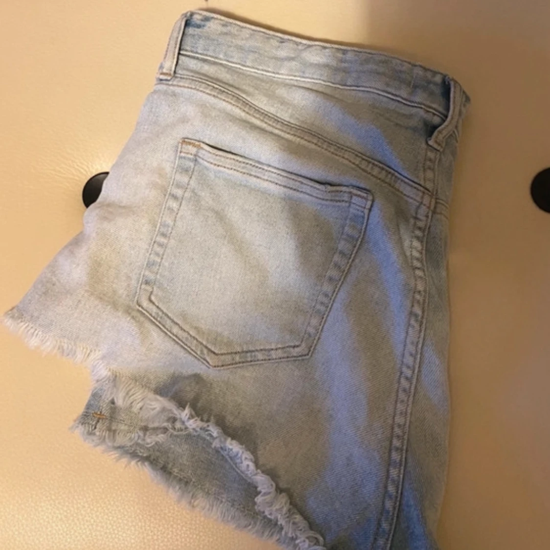 Ljusblå jeansshorts - 2