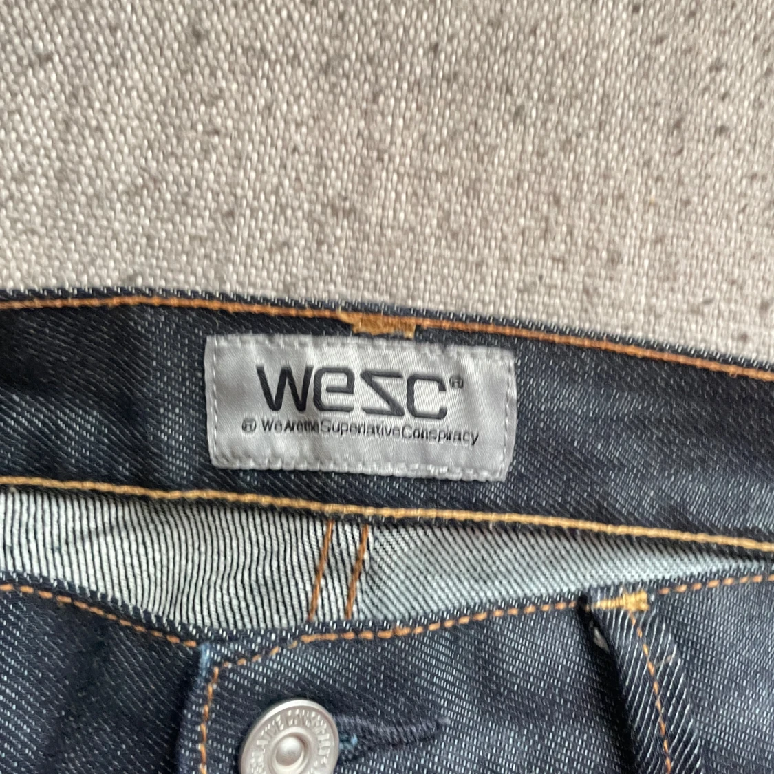 Mörkblå jeansbyxor från WESC - 4