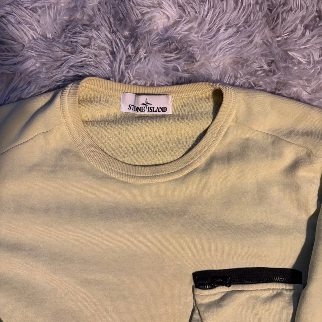 Ljusgul sweatshirt från Stone Island - 1