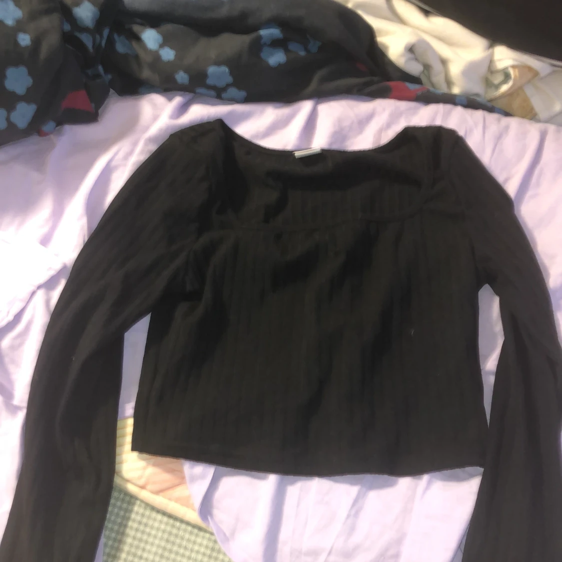 Svart croppad långärmad topp - 2