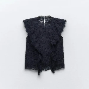 Zara blus  - Så fin marinblå blus från zara i storlek xs/s 💕 Supersöt till sommaren
