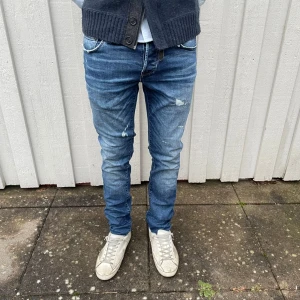 Jack & Jones jeans  - Säljer ett par snygga Jack & Jones jeans i modell Slim/Glenn. Jeansen är i mycket bra skick. Det är storlek W29/L32. Vid minsta fråga eller fundering är det bara att höra av sig🙌😄