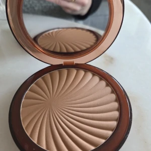 Isadora bronzer 07 Beach Tan - Isadora-bronzer i färgen beach tan, endast testad. Helt ny. 20g. 