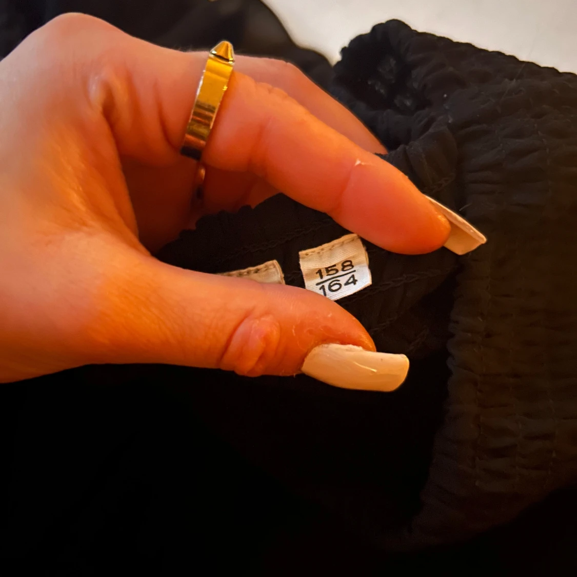 Svart volangkjol från KappAhl - 2