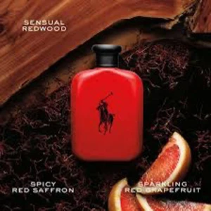 Röd parfymflaska från Ralph Lauren Polo Red - En stilren röd parfymflaska från Ralph Lauren Polo Red med svart logotyp och svart kork. Doften har inslag av grapefrukt, citron, saffran, salvia, kaffe, amber och träiga noter. Flaskan är rektangulär med rundade kanter och tillverkad i glas. Det är mer än halva i flaskan