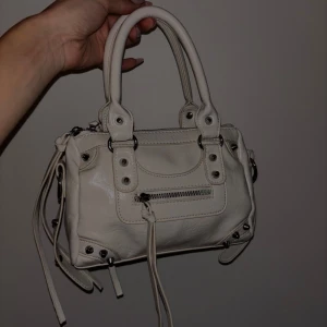 CITYBAG-AALIYAH  - INTE BEGAGNAD FINNS ÄVEN PÅ VÅR HEMSIDA aaliyahsjewels.myshopify.com