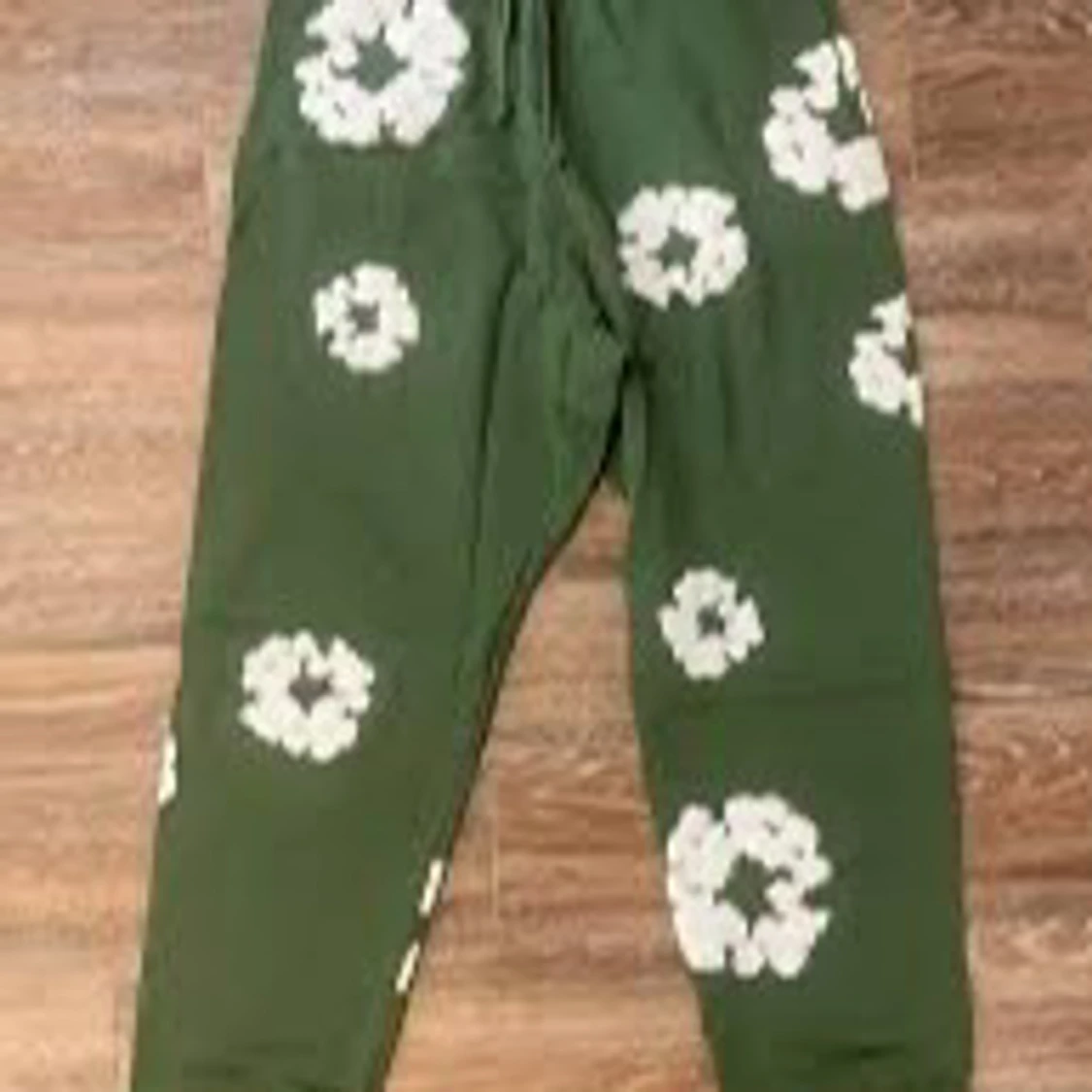 Gröna mjukisbyxor med vita blommor från Denim Tears - 2