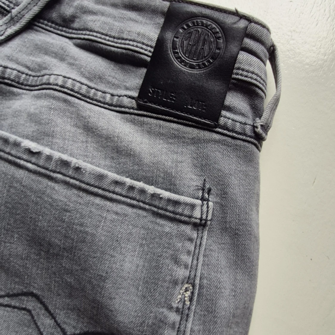 Grå jeansbyxor från Replay - 2