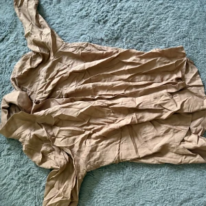 Blus - Super skön tunn blus. Det har verkligen ett superskönt material