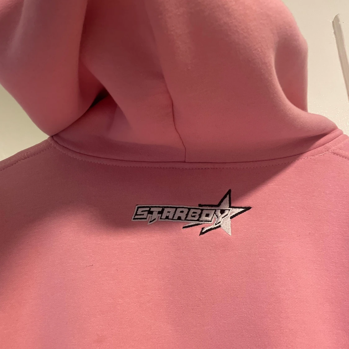 Rosa hoodie från Lukamachain - 4