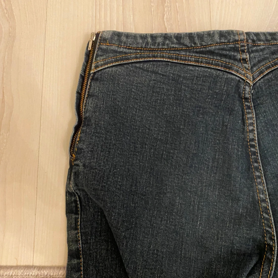 Svarta bootcut jeans med dragkedja - 2