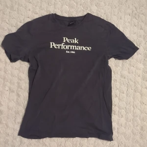  t-shirt från Peak Performance - Mörkblånt-shirt från Peak Performance 