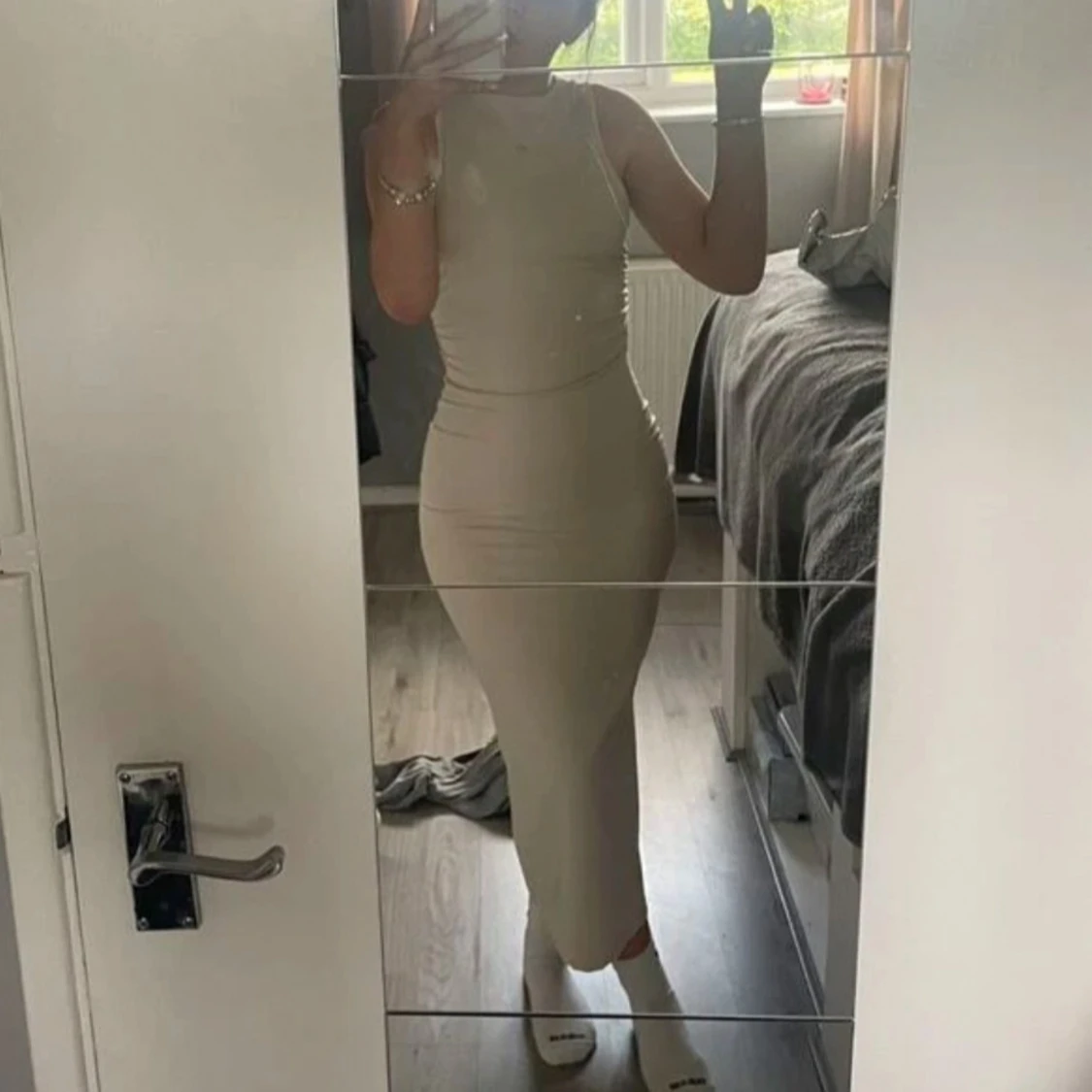 Beige tight långklänning